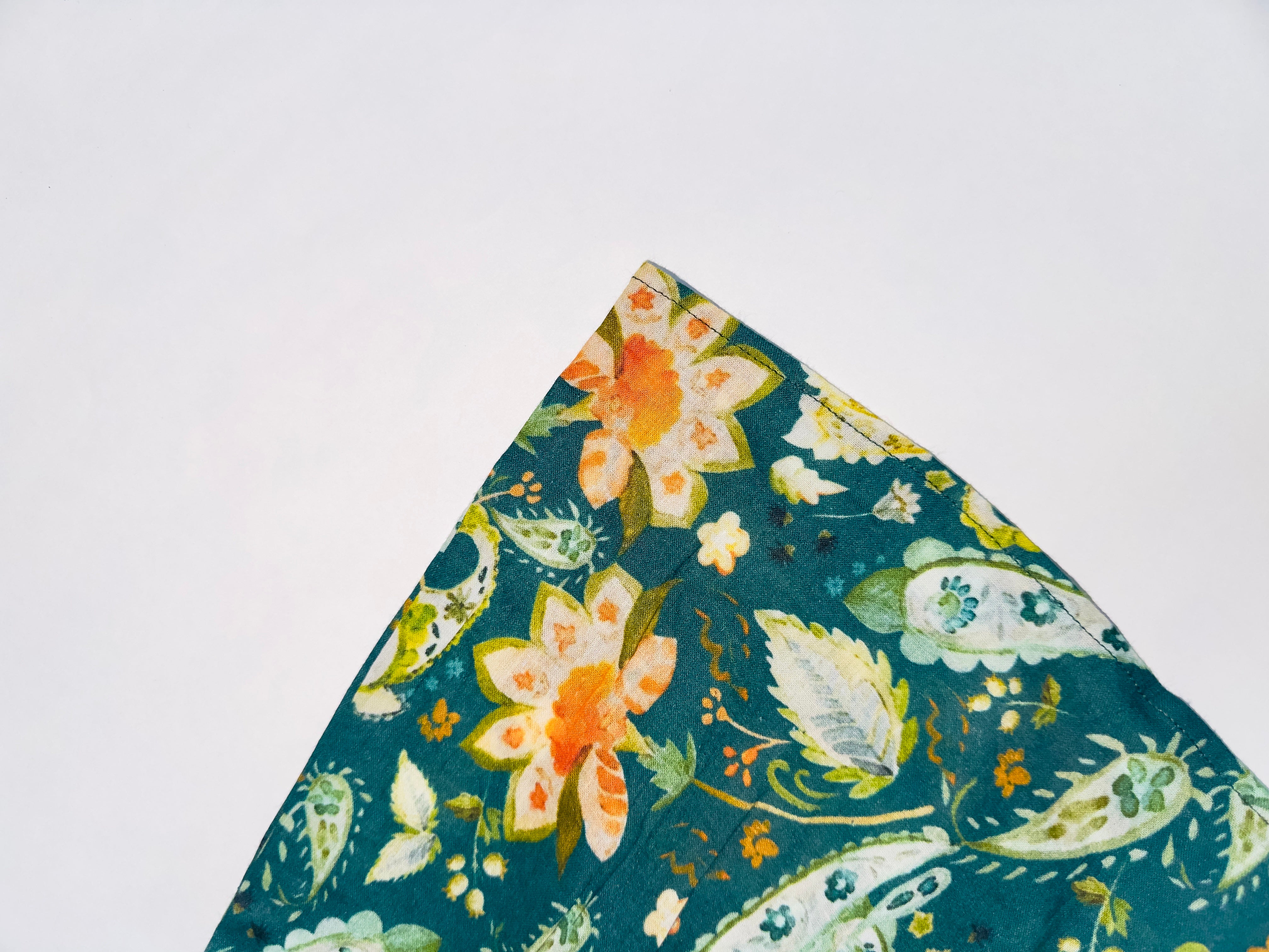 Sleeveless baby girl top with tropical print