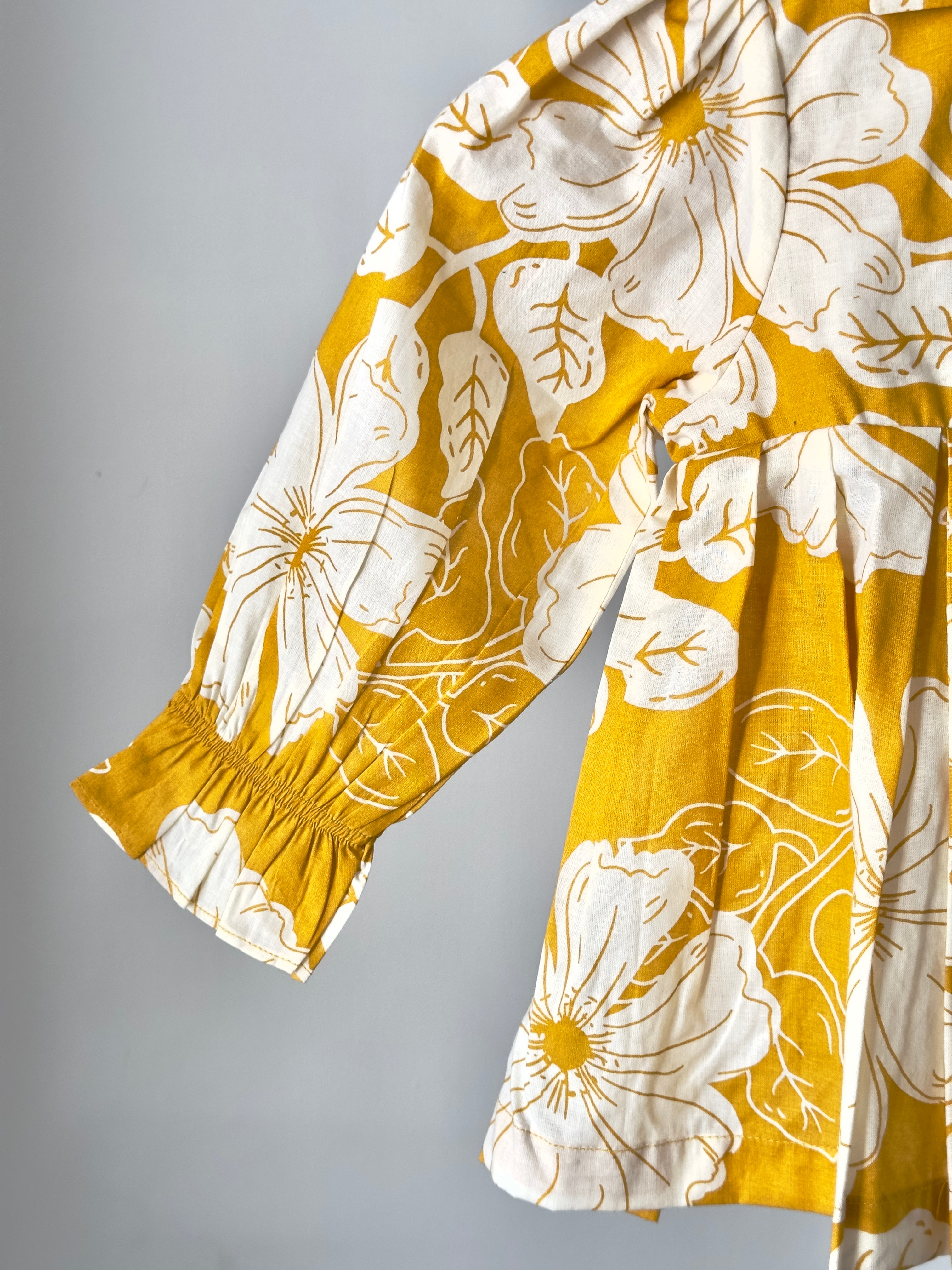 Yellow floral dress with white flowers on a gray background
Cotton baby girl co-ord set with floral print