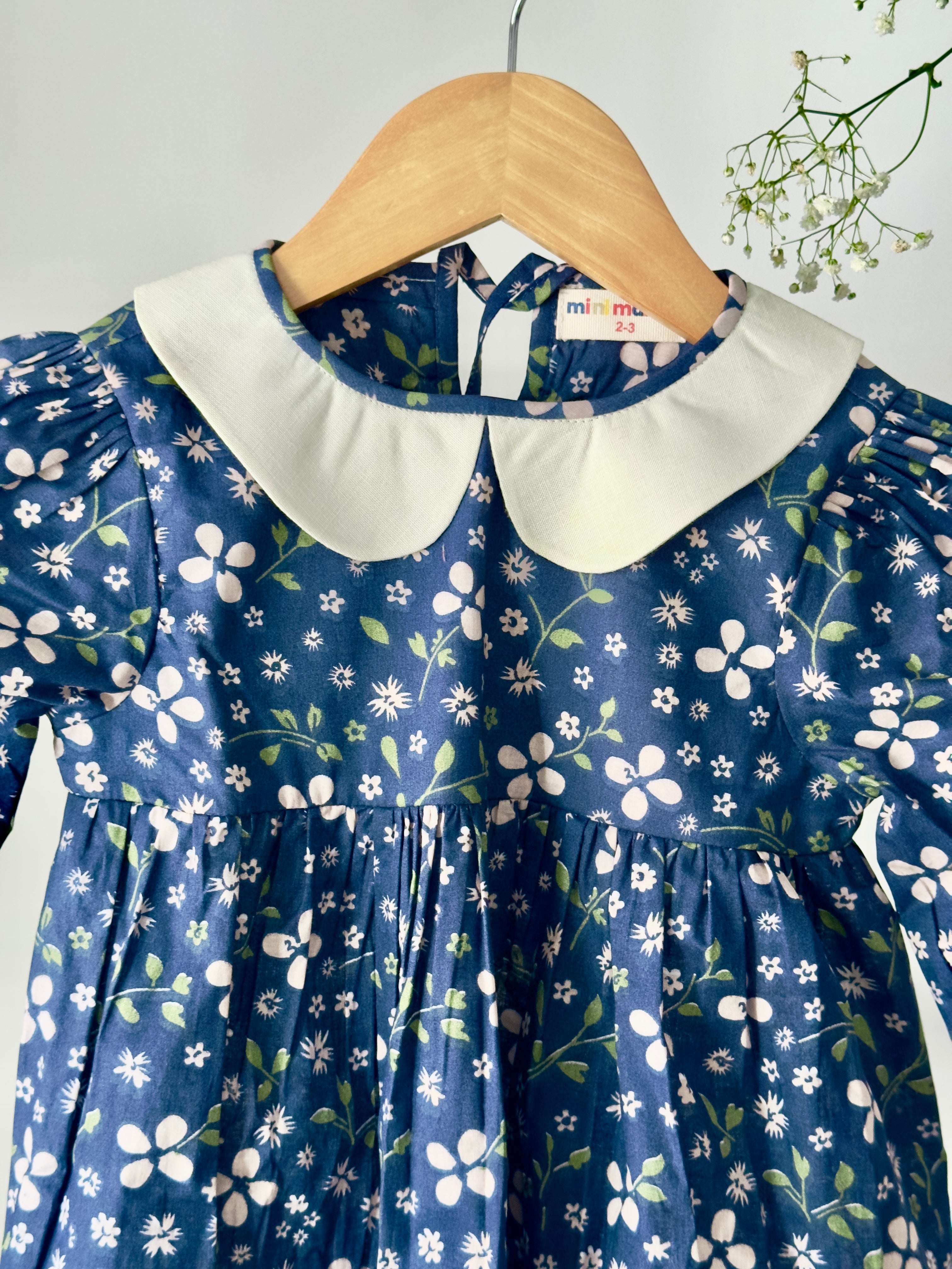 Baby girl vintage collar dress in breathable cotton