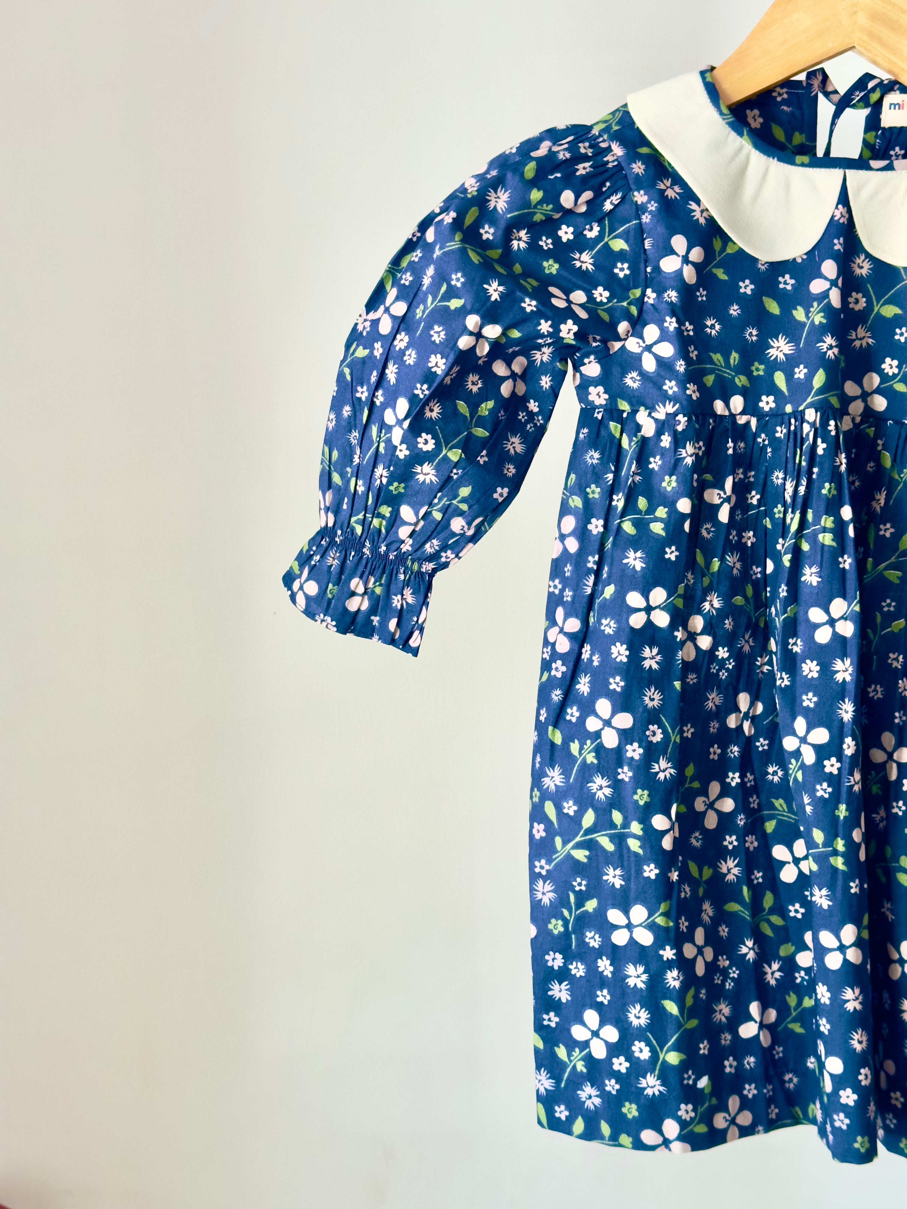 Baby girl vintage collar dress in breathable cotton