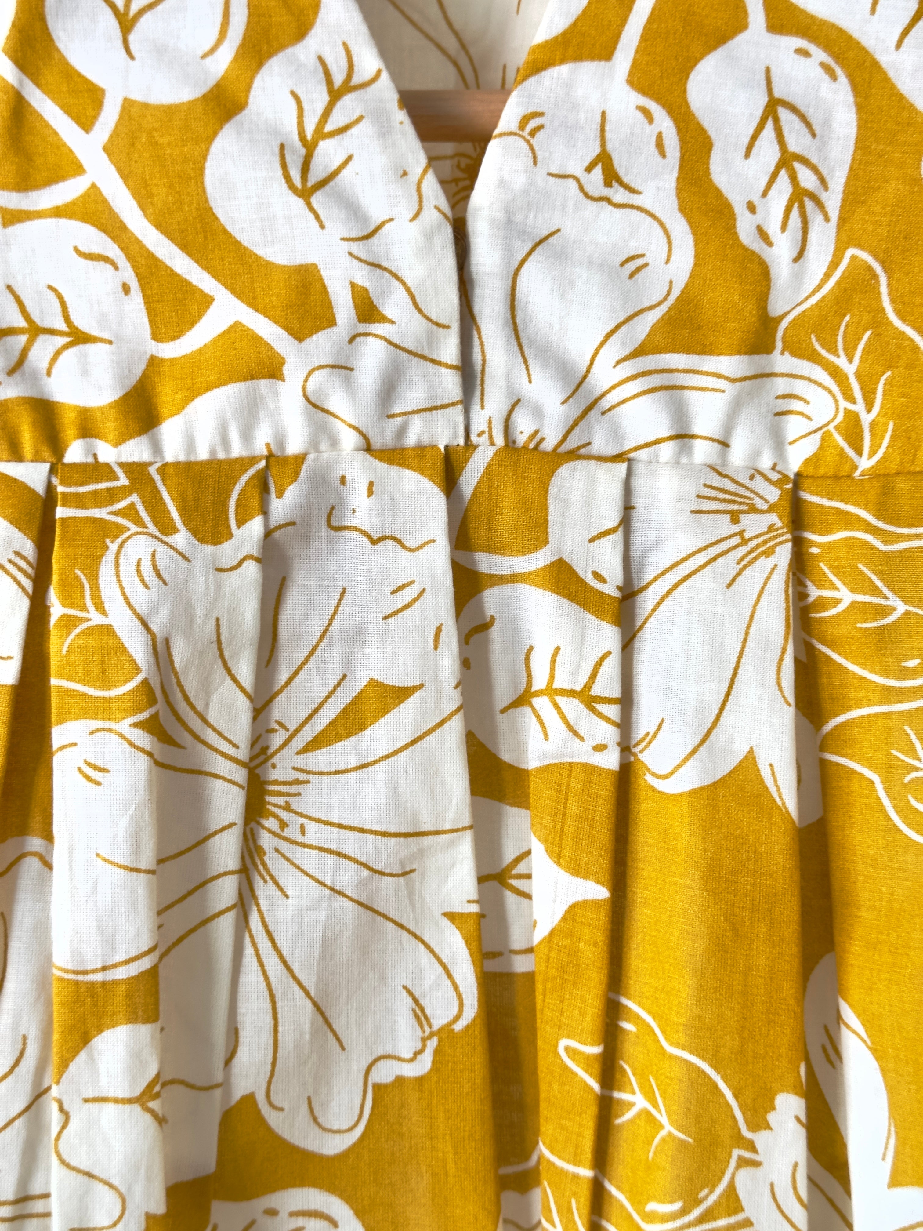 Clothing with white floral pattern on mustard yellow background

Cotton baby girl co-ord set with floral print